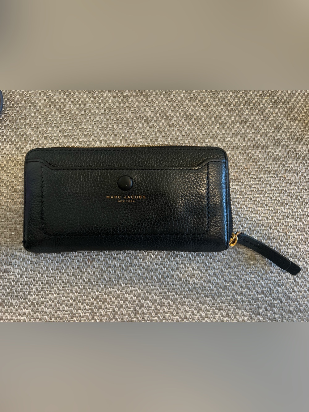 Marc Jacobs Black Pebbled Leather Zip-Around Wallet with Gold Hardware GUC